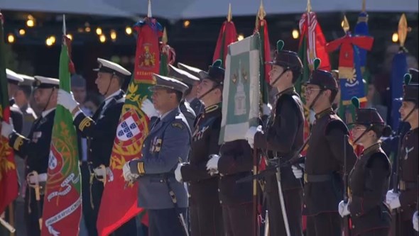 Celebrações do 25 de Abril arrancam no Terreiro do Paço com cerimónia militar