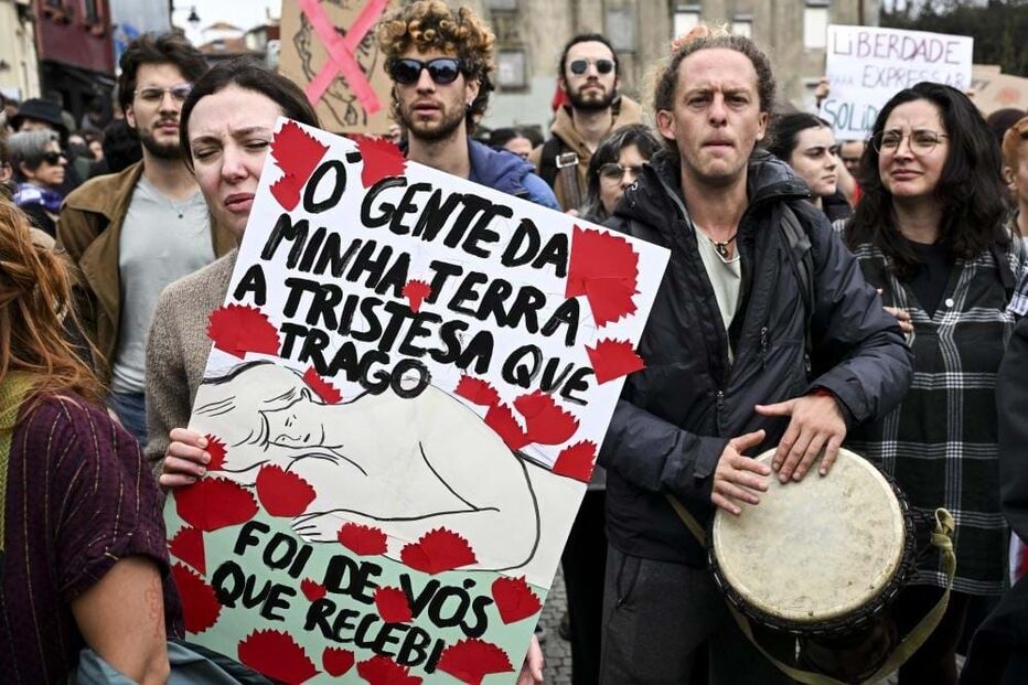 Centenas de pessoas unem-se no Porto contra o fascismo e solidárias com imigrantes 