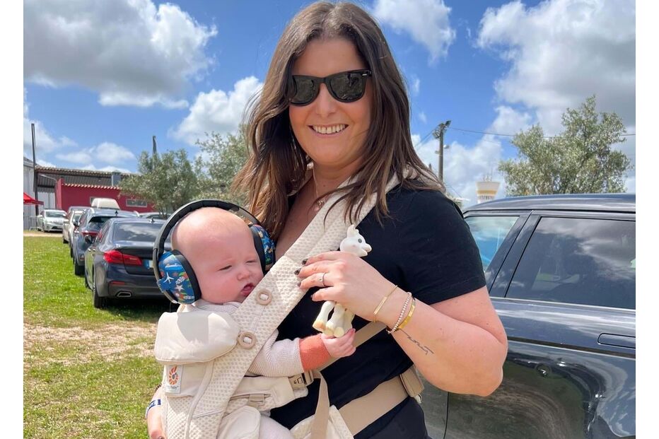 Maria Botelho Moniz e o filho Vicente