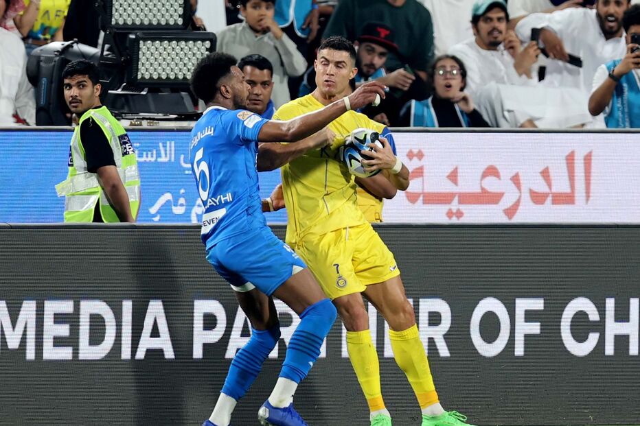 Cristiano Ronaldo desentendeu-se com adversário e foi expulso na supertaça saudita