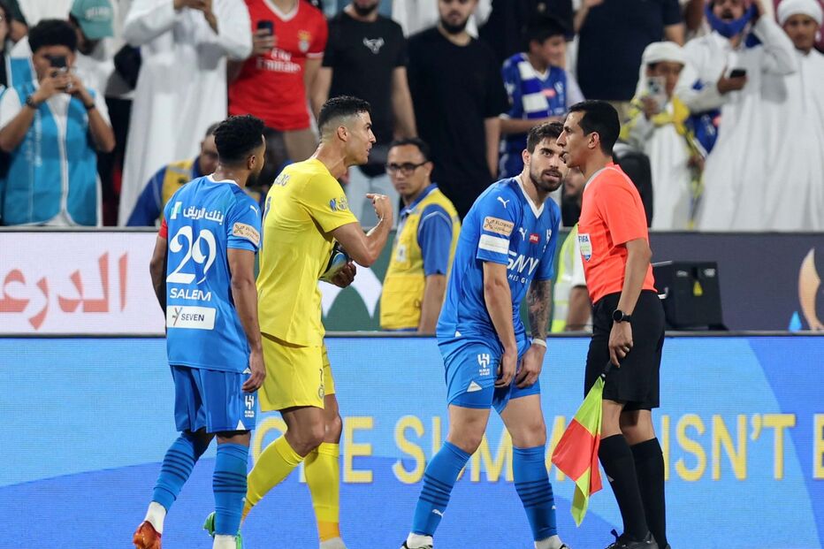 Cristiano Ronaldo desentendeu-se com adversário e foi expulso na supertaça saudita	
