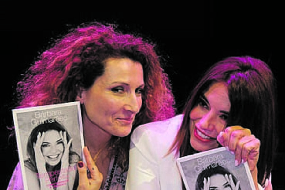 A atriz Mafalda Vilhena com a autora  