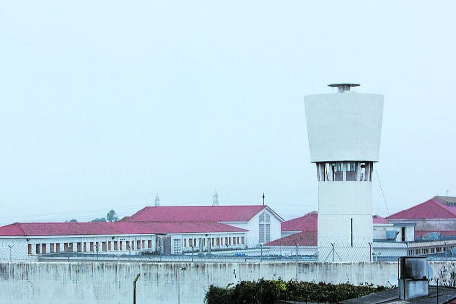 Deverá ficar na cadeia de Custoias, à espera do julgamento. Não pode ficar na prisão de ‘Orelhas’