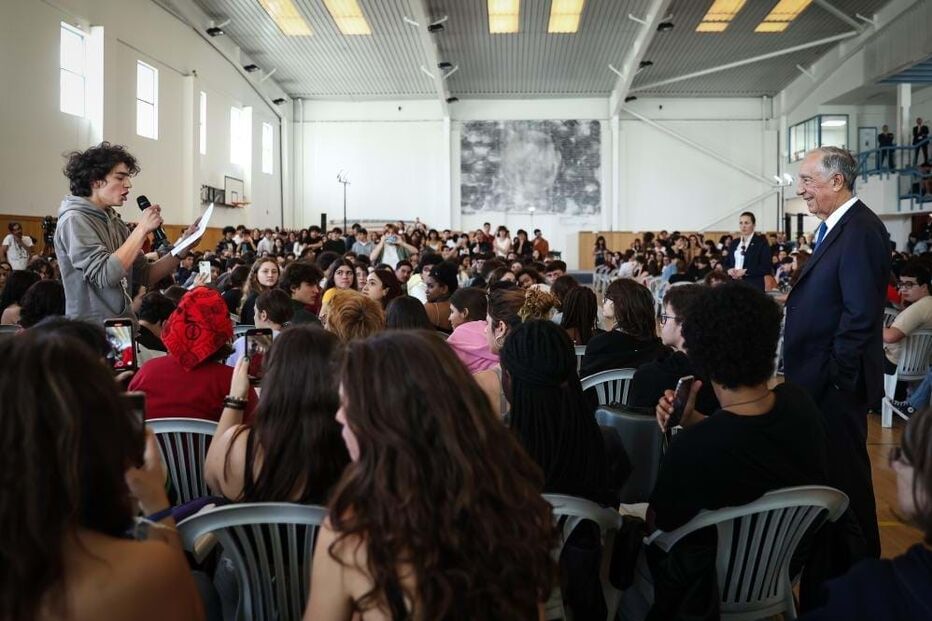 Marcelo criticado por alunos pede que sejam aplaudidos e diz 