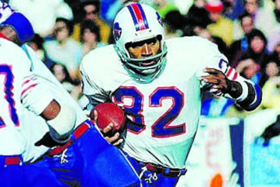 Depois de ter abandonado a carreira desportiva, O. J. Simpson continuou a ser uma figura mediática, chegando a trabalhar como ator na comédia ‘Aonde Pára a Polícia?’