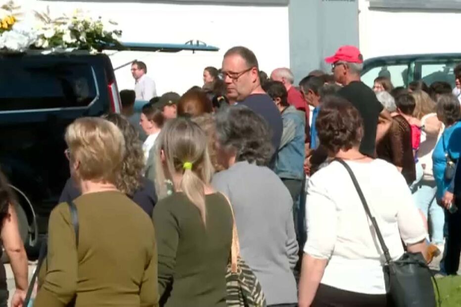 Dor e emoção no último adeus a Francisco e Gabriel, vítimas da tragédia em Troia