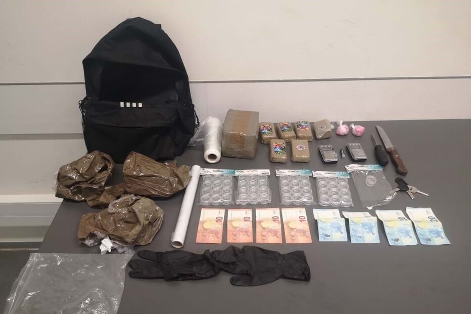 Jovem de 25 anos escondia droga dentro de cofre pregado ao chão que dizia 