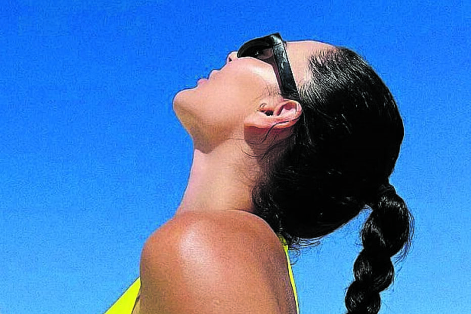 Diana Monteiro de amarelo intenso