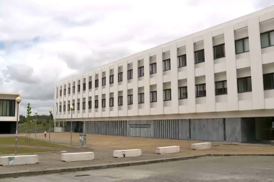 Suspeita de vírus em morte de mãe e filho de 7 anos. Hipótese de intoxicação por almôndegas afastada