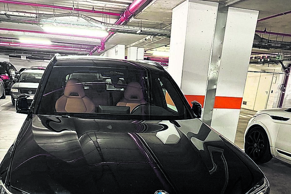 Dinheiro e carros apreendidos na operação