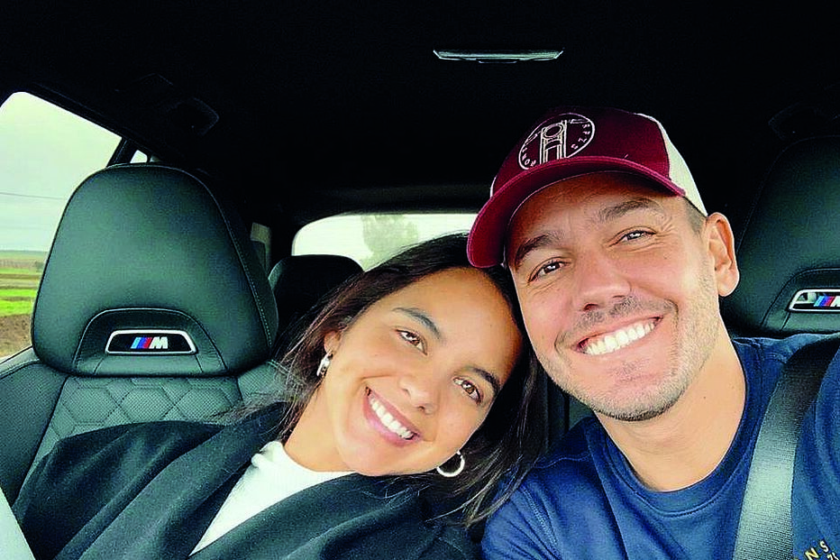 Pedro Teixeira e Sara Matos conheceram-se e apaixonaram-se nas gravações da novela ‘O Beijo do Escorpião’, da TVI. Viveram uma relação durante nove anos, até que em junho do ano passado anunciaram o seu término 