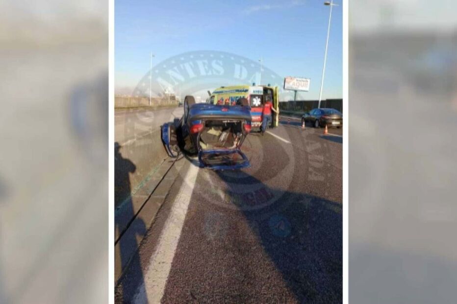 Capotamento de carro corta duas faixas na Ponte Vasco da Gama em Lisboa, no sentido Sul-Norte