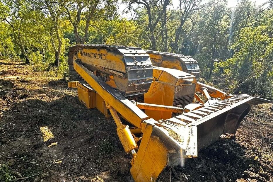 Trabalhador morre esmagado em capotamento de retroescavadora em Santarém