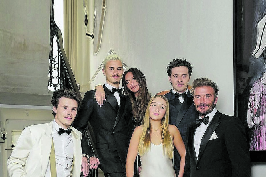 Victoria e David Beckham com os filhos