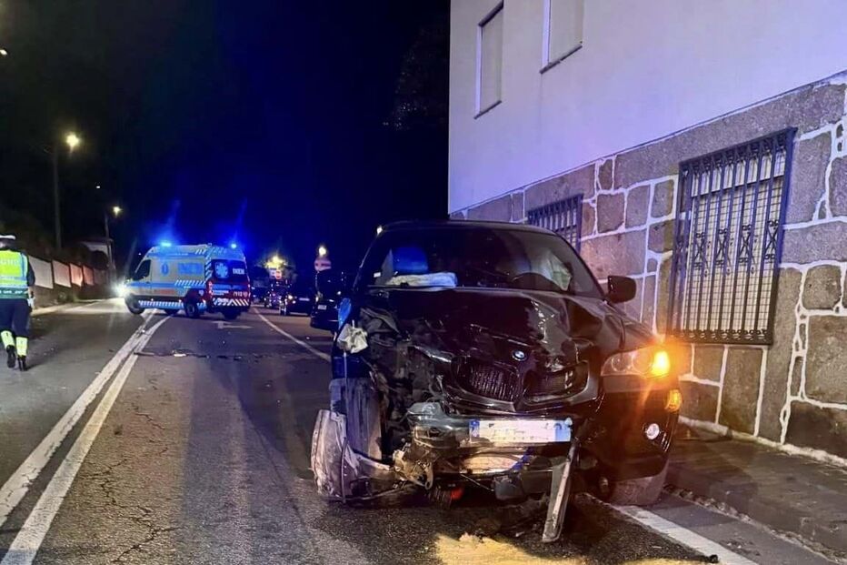 Despista-se de carro em Famalicão e foge do local quando os bombeiros chegaram
