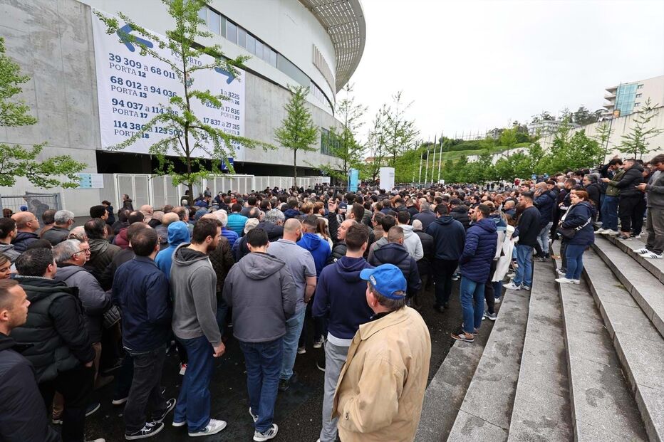 Milhares no Dragão para votar nas eleições do FC Porto