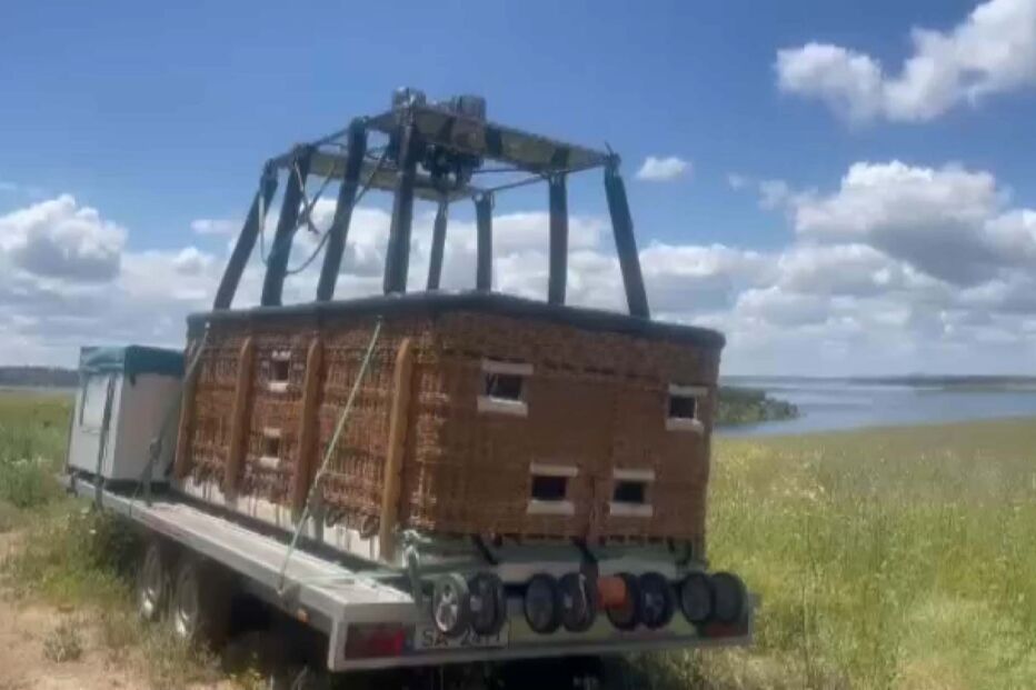 Homem que morreu no Alqueva terá saído do cesto do balão após amaragem