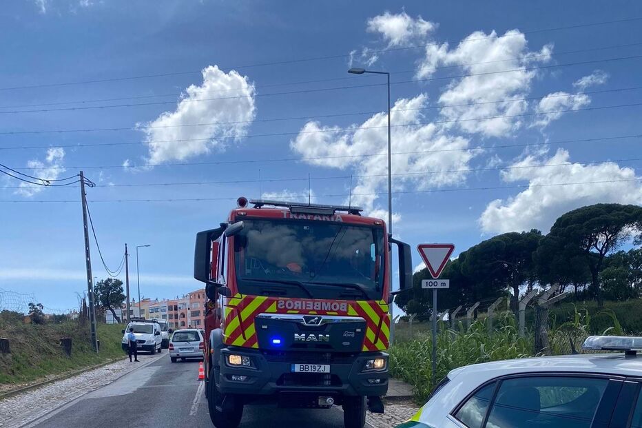 Colisão entre dois carros provoca um ferido em Almada