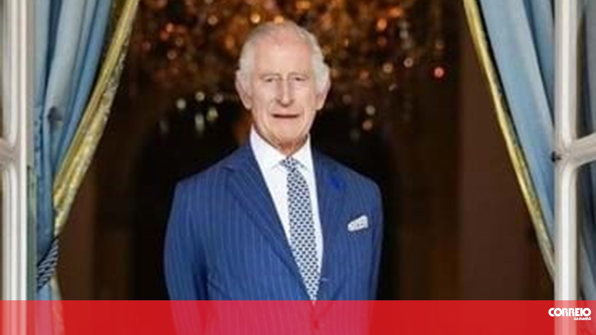 Carlos III reúne com meninos sobreviventes de ataque mortal de Southport