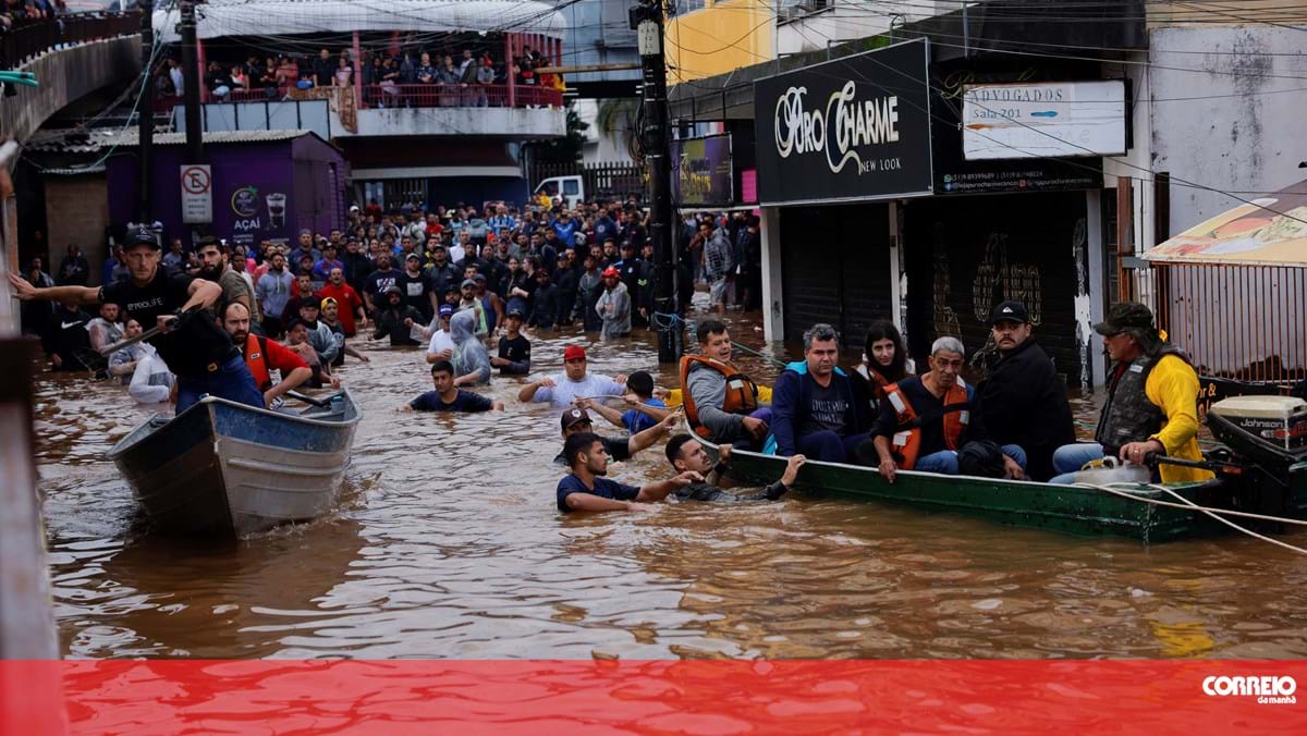 Brasil regista148 mortes nas inundações. Lula da Silva adia viagem ao Chile – Mundo