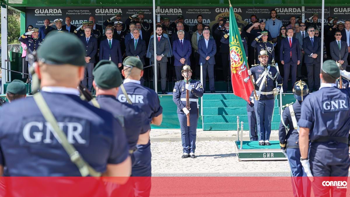 72 militares da GNR louvados por ficarem bem em parada militar – Portugal