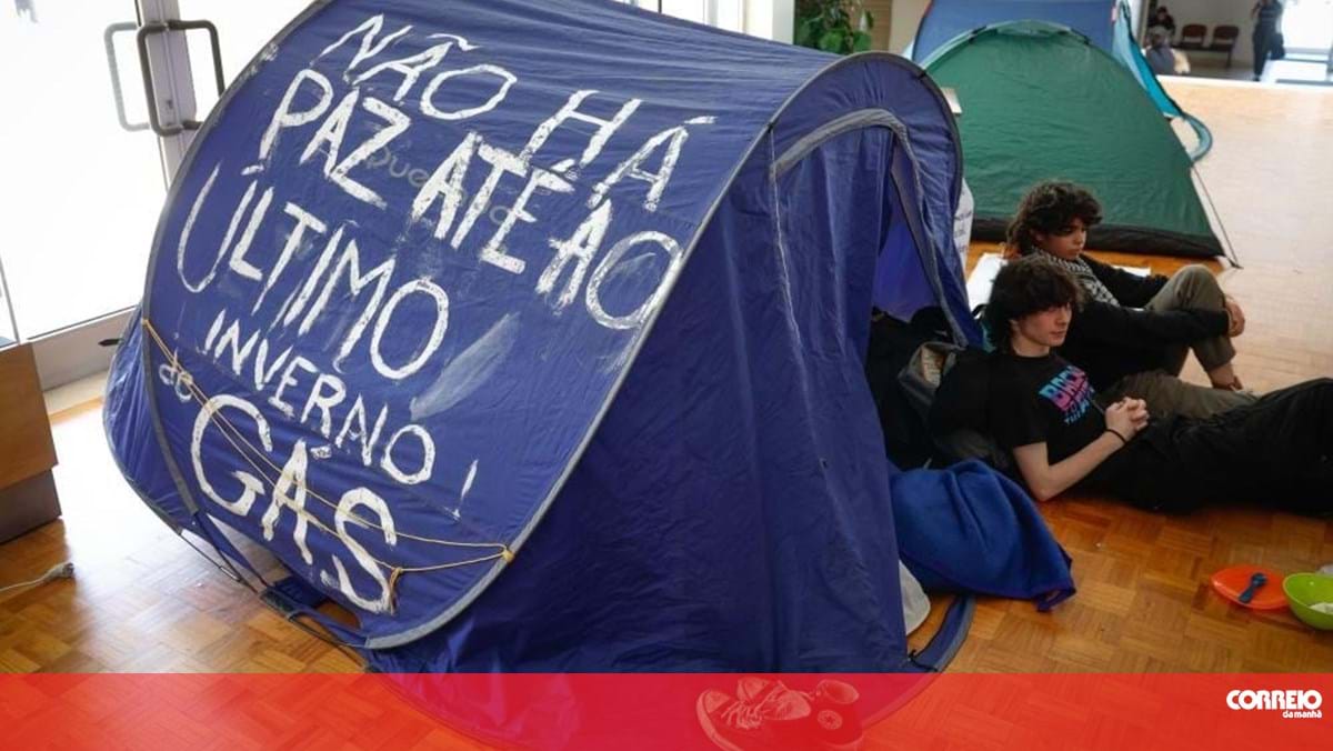 Universidade de Lisboa chama polícia para acabar com protesto estudantil por razões de segurança – Sociedade