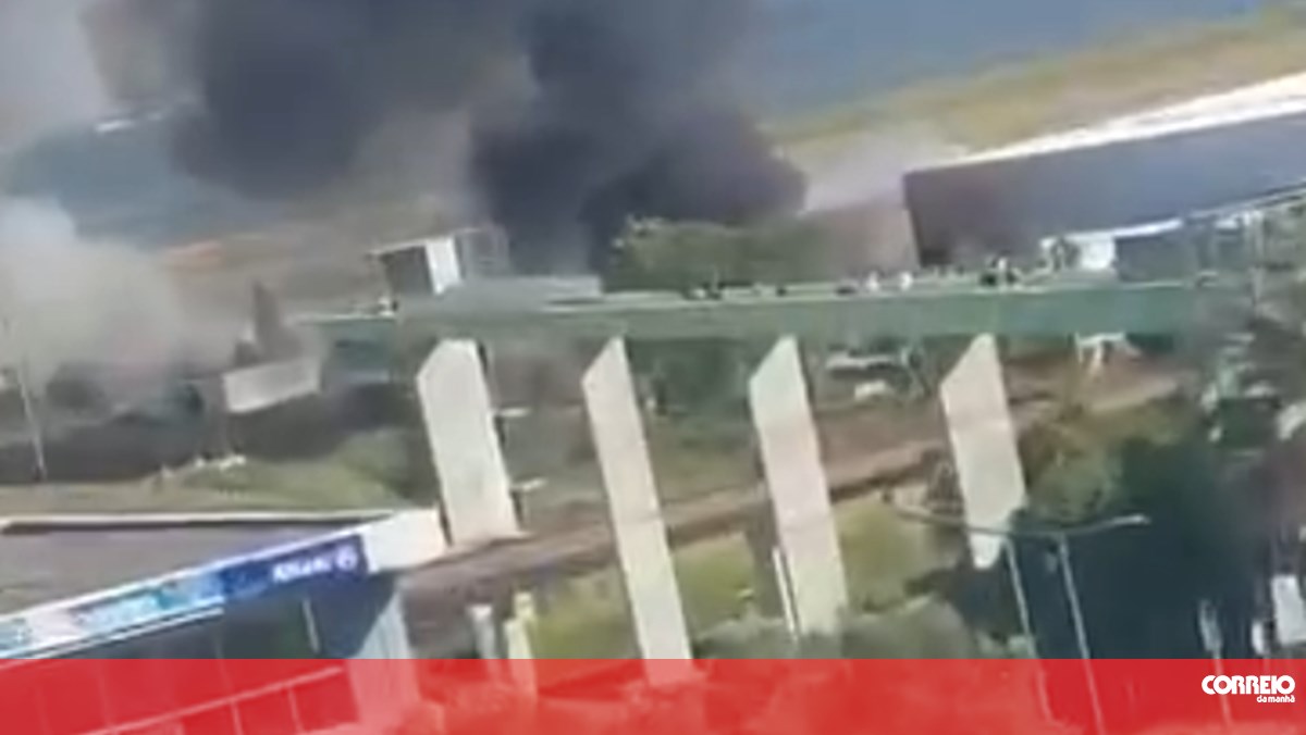 Incêndio deflagra junto a fábrica em Póvoa de Santa iria