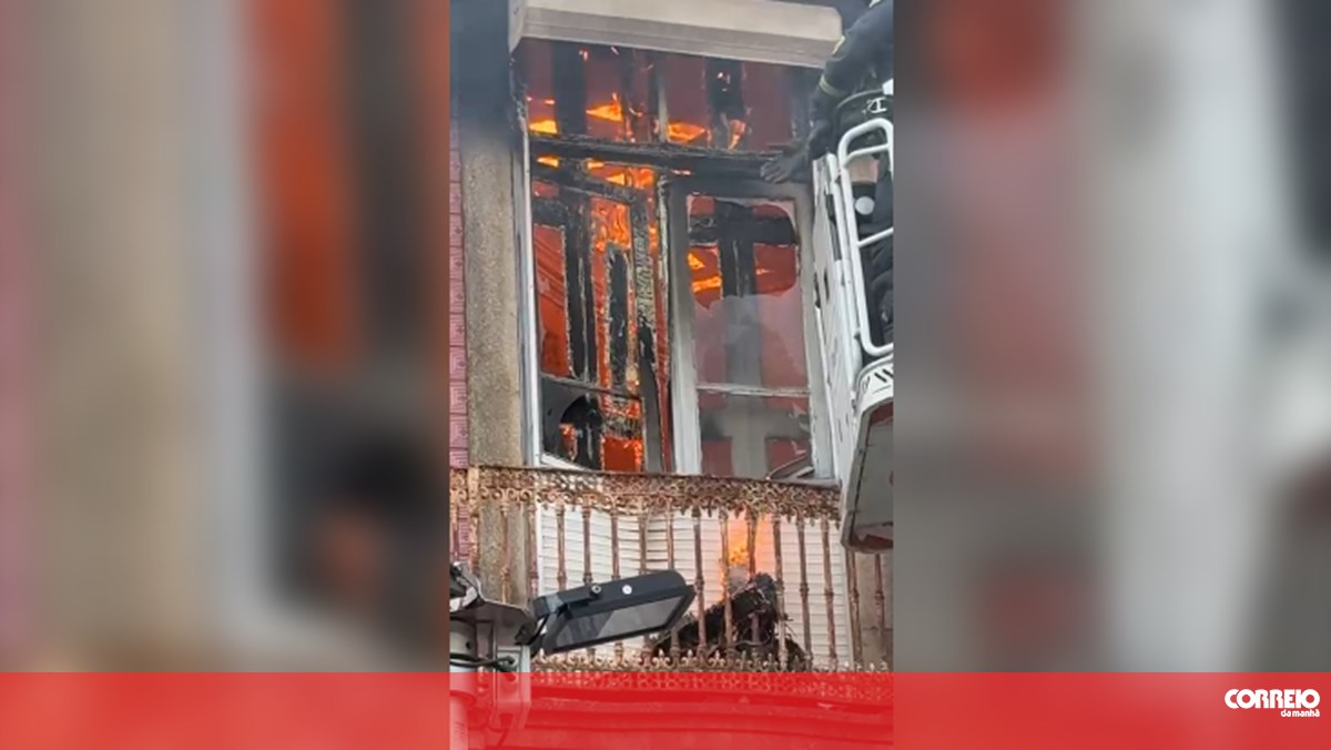 Incêndio deflagra em edifício de dois andares no Porto – Portugal