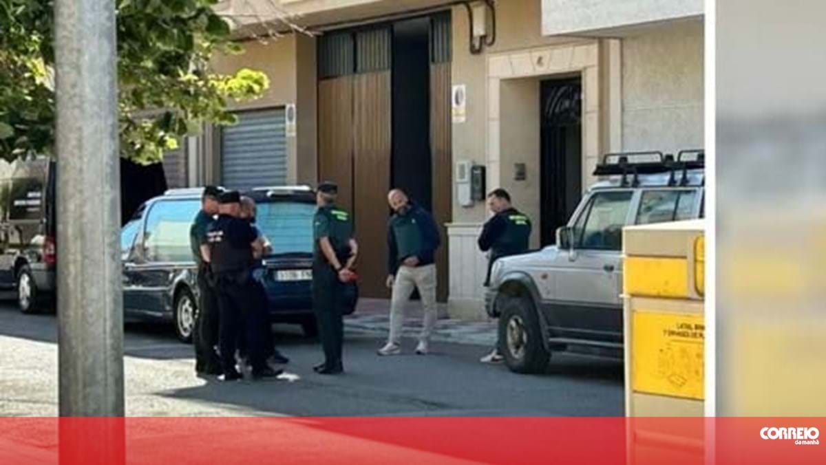 Avô barrica-se em casa e mata os dois netos de 9 e 14 anos em Espanha