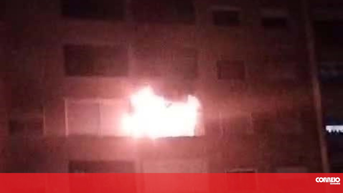 Cinco feridos em incêndio num prédio de oito andares em Belas – Portugal