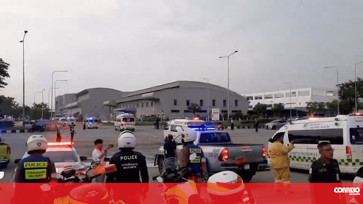 Novas imagens mostram ambulâncias a caminho do aeroporto de Banguecoque após aterragem de emergência