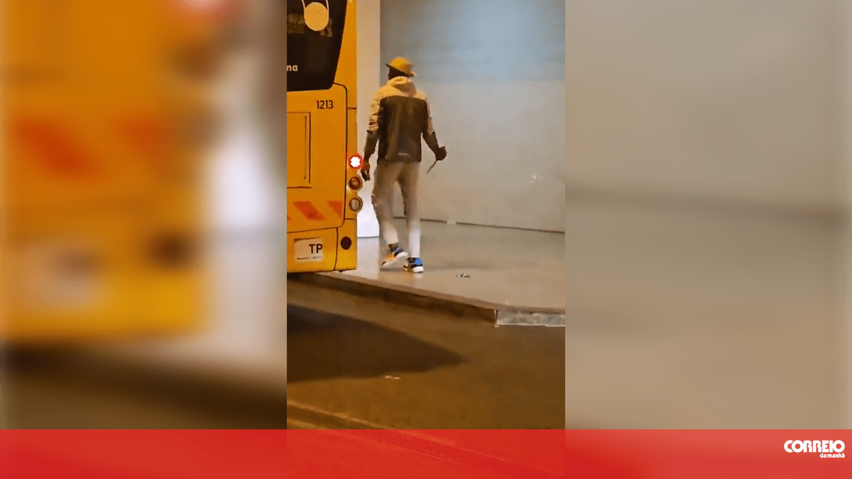 Homem com faca de grandes dimensões persegue e tenta atacar outro na estação de Agualva-Cacém – Portugal