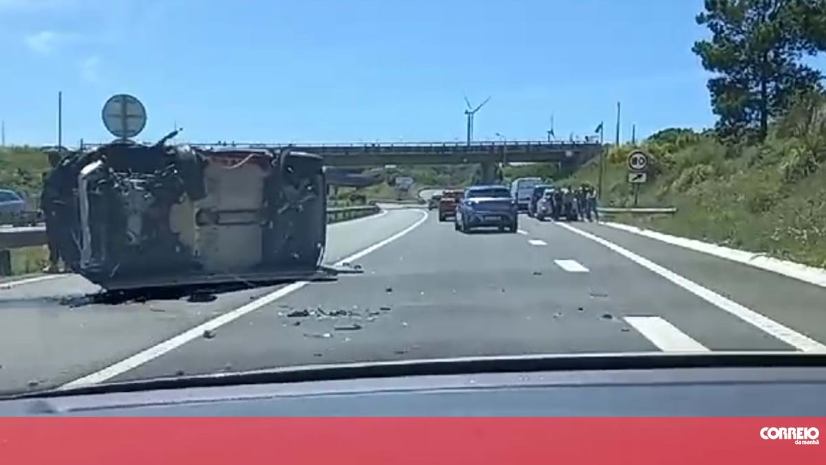 Carro tombado na A8 condicionou trânsito no sentido Norte-Sul – Portugal