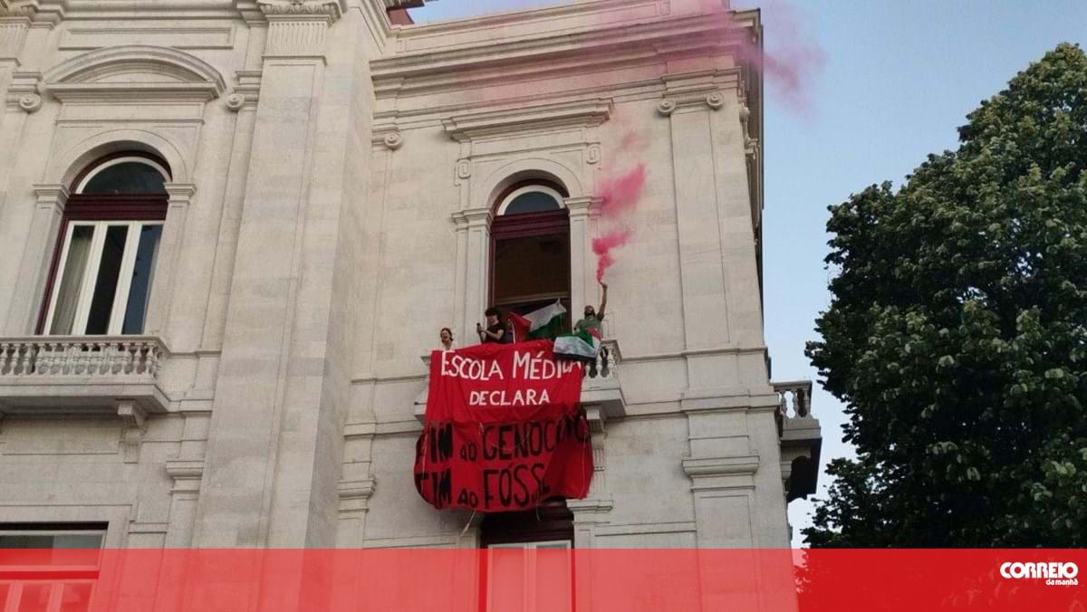 Estudantes ocupam NOVA Medical School em Lisboa e exigem fim da guerra – Sociedade