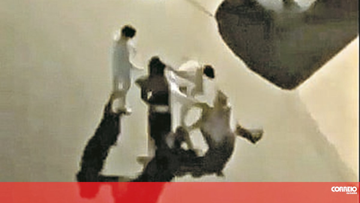 Grupo de jovens espanca homem na rua e espalha terror em bar em Portimão – Portugal