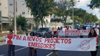 Ativistas do Climáximo provocam marcha lenta na avenida Gago Coutinho em Lisboa