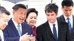 Xi Jinping aterra em França para viagem rara e tensa
