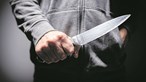 Homem sofre corte na mão a proteger crianças de agressor com faca em Lisboa