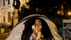 "Não têm condições nenhumas": Joana Amaral Dias dorme em tenda em Lisboa para denunciar temática da imigração