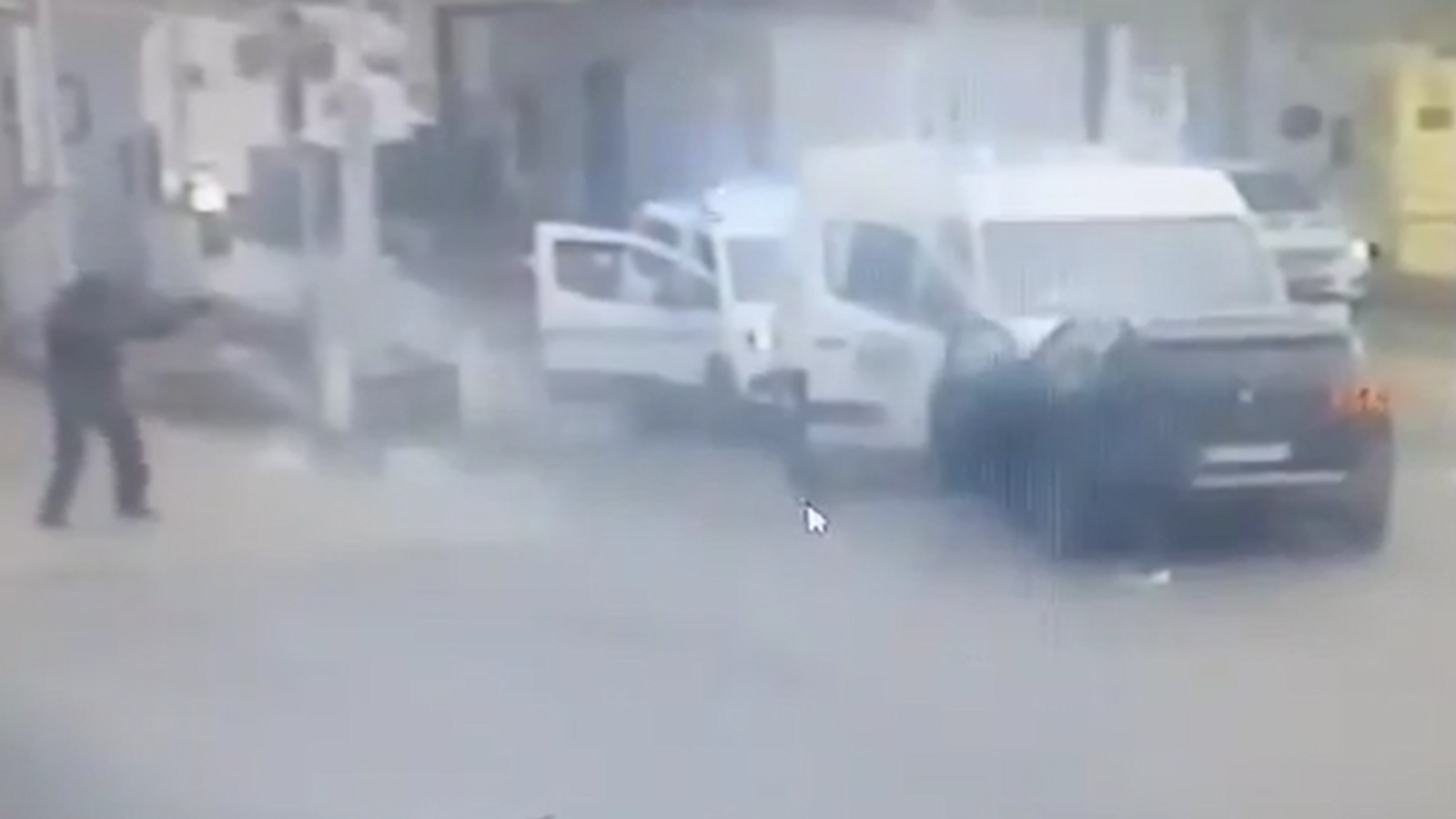 Comando armado liberta narcotraficante de carro celular e mata dois guardas em França 