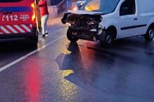 Acidente entre carro e carrinha do pão faz um ferido em Santo Tirso