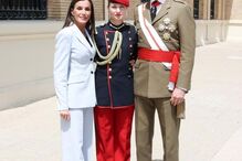 Letizia no juramento de bandeira de Felipe VI, com a filha Leonor