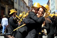 Risos, abraços e muita emoção marcaram o cortejo académico da Queima das Fitas do Porto