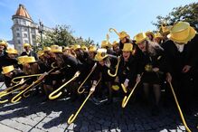 Risos, abraços e muita emoção marcaram o cortejo académico da Queima das Fitas do Porto