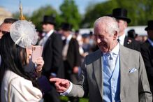 Carlos III na Royal Garden Party, no Palácio de Buckingham, em Londres