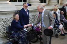 Carlos III na Royal Garden Party, no Palácio de Buckingham, em Londres