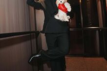 Wandson com o cão Farofa