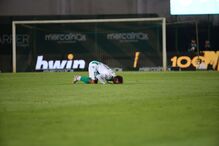 Ukra, número 17, abandona os relvados na 17.ª época e é homenageado ao minuto 17