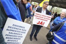 Bancários concentrados frente à AG do BCP por melhores salários