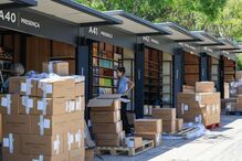 Preparativos para a abertura da Feira do Livro de Lisboa no Parque Eduardo VII, em Lisboa